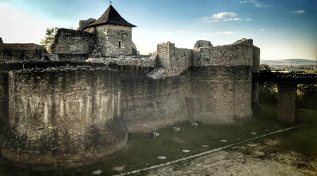 Cetatea de Scaun a Moldovei Suceava Cover blog B2B